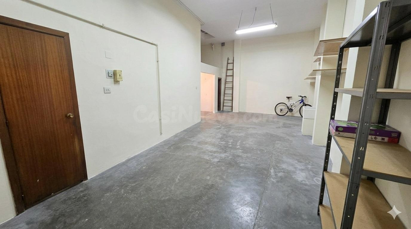Local comercial al lado de la calle Mayor para almacén o gar