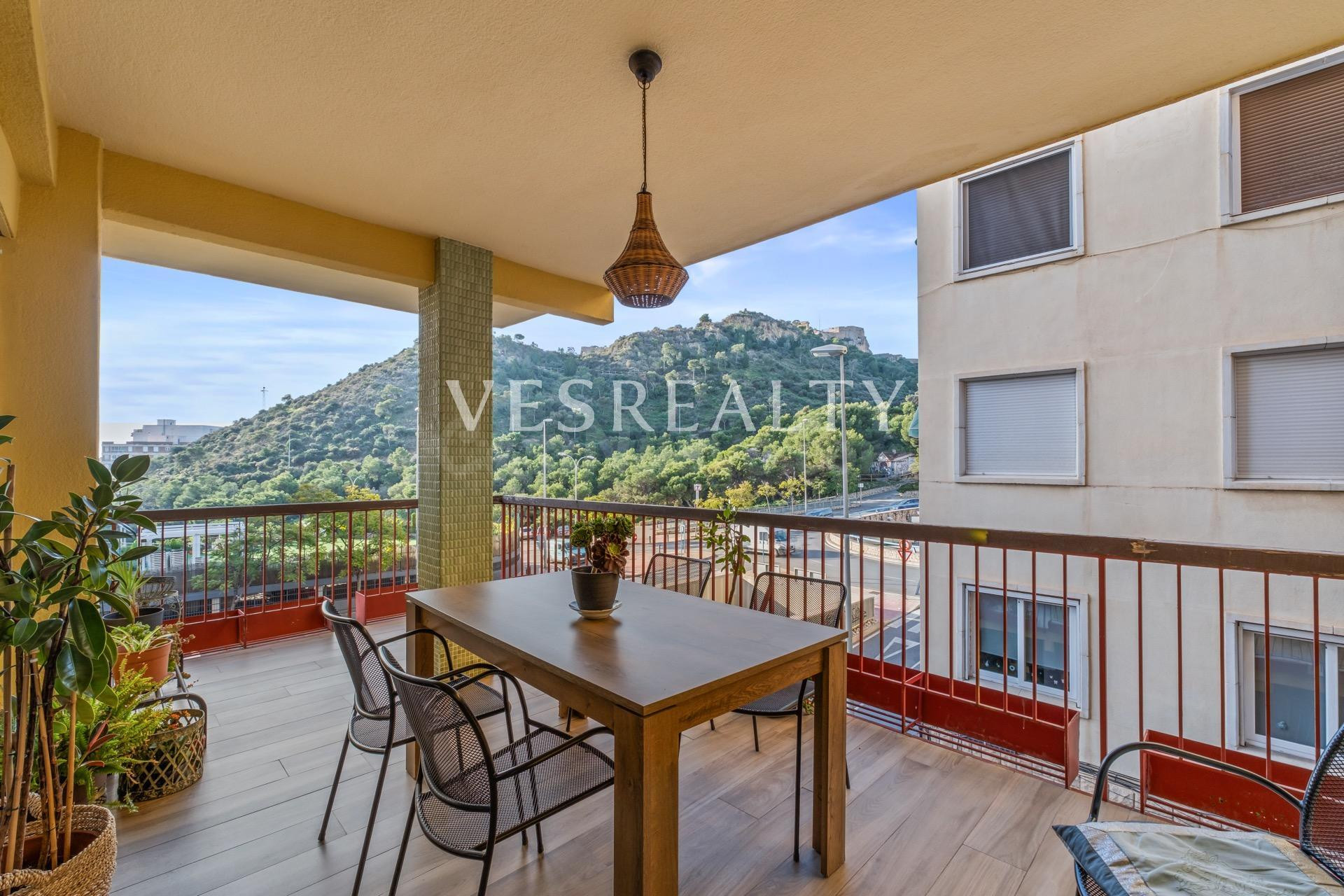 Amplio apartamento en alquiler con terrazas  y cerca de la playa – Garbinet / Parque de las Avenidas (Alicante)