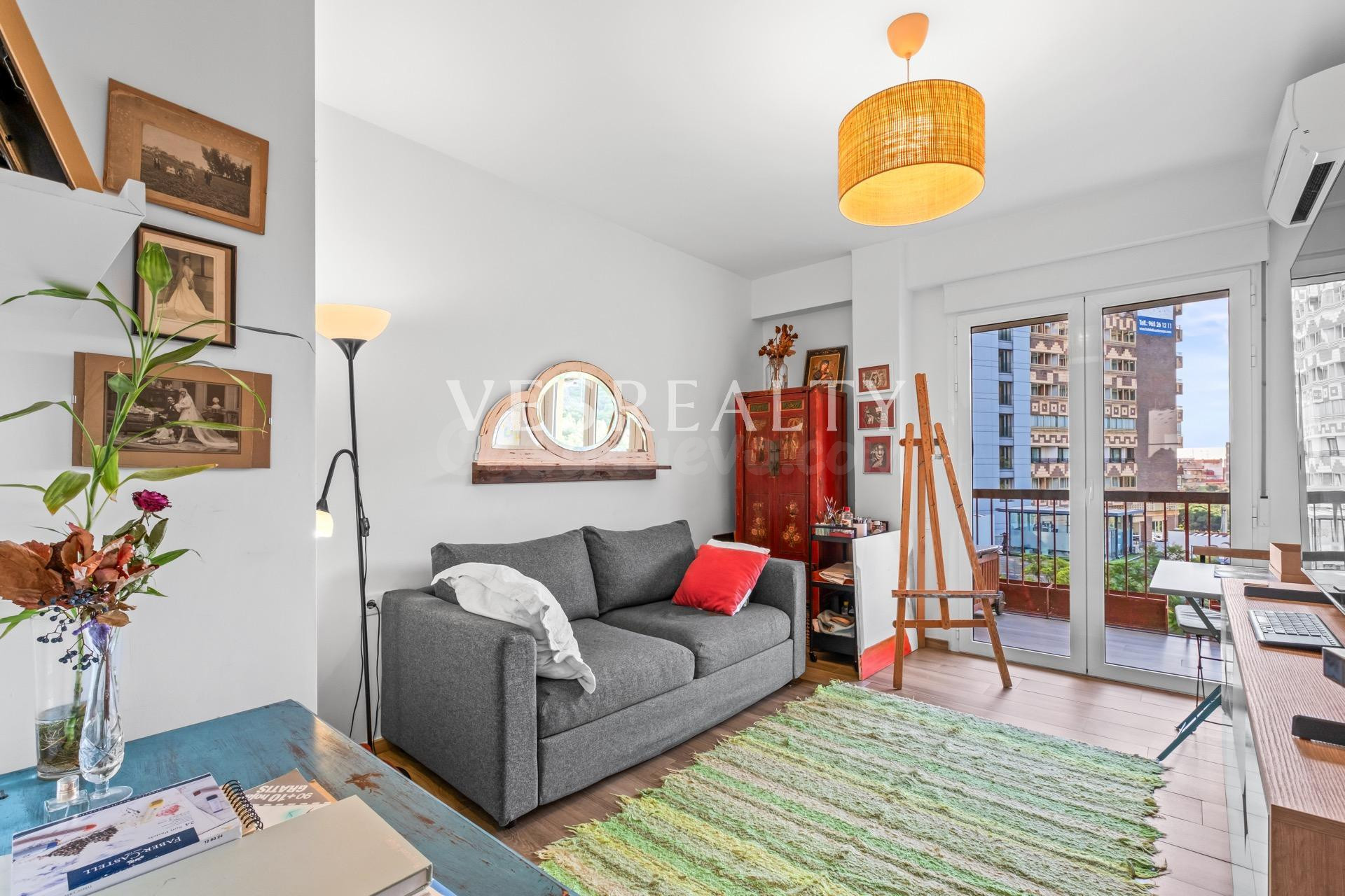 Amplio apartamento en alquiler con terrazas y cerca de la pl - foto 2