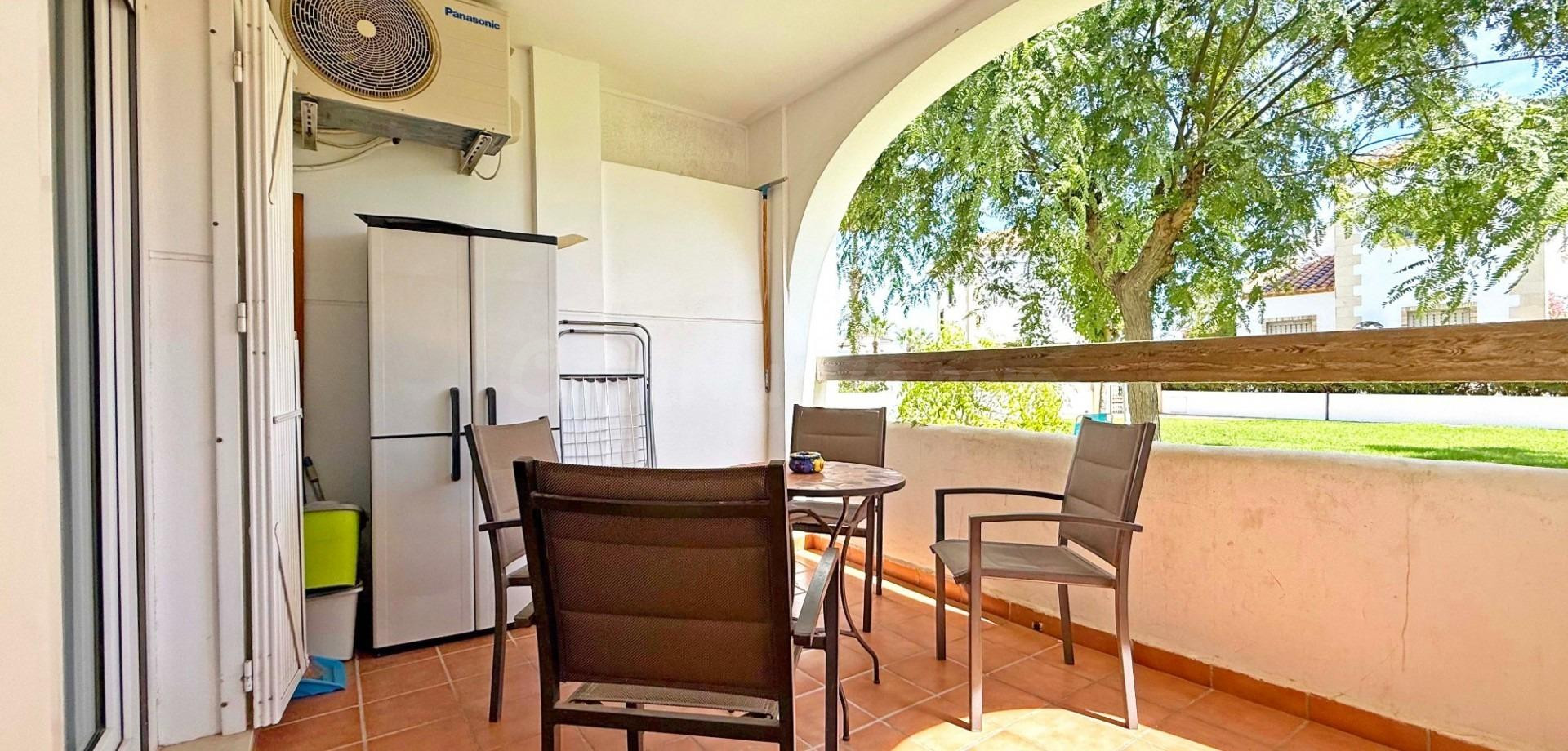 Apartamento en planta baja en Res. Las Violetas, Villamartín - foto 5