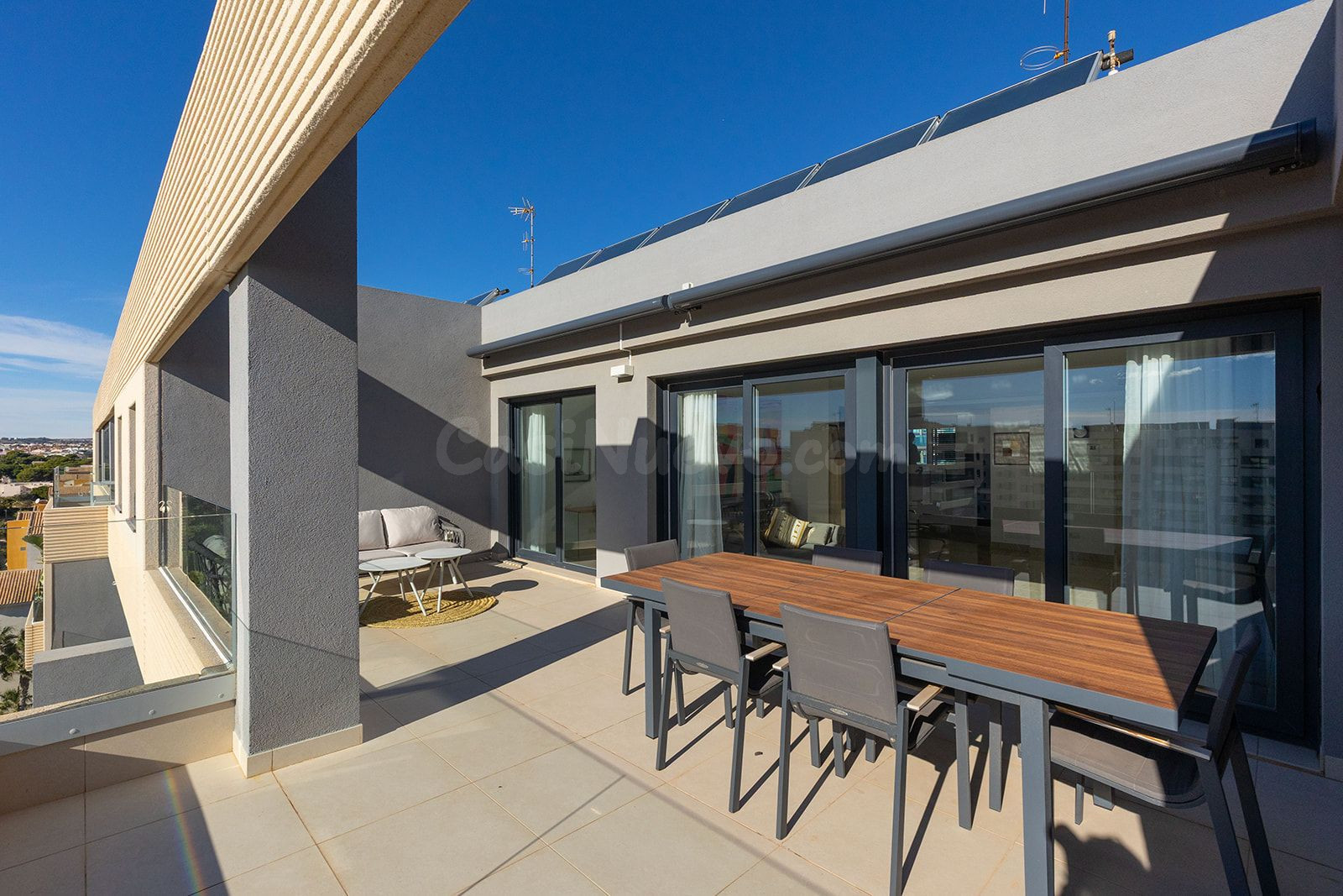 APARTAMENTO DE 3 DORMITORIOS Y 2 BAÑOS CON VISTAS AL MAR EN  - foto 2