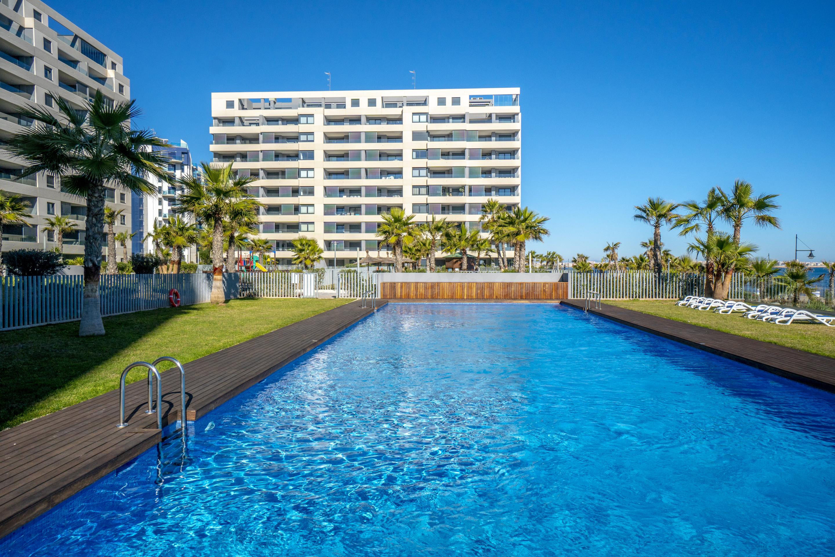 APARTAMENTO DE 3 DORMITORIOS Y 2 BAÑOS CON VISTAS AL MAR EN  - foto 4