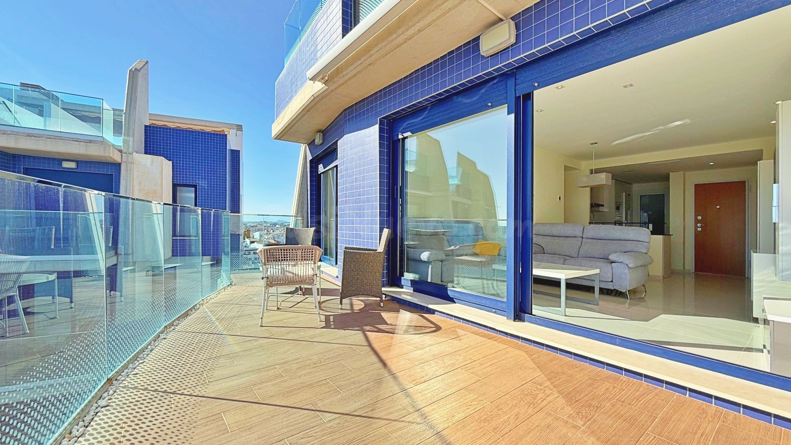 ÁTICO CON VISTAS AL MAR DE 2 DORMITORIOS Y 2 BAÑOS EN PUNTA  - foto 3