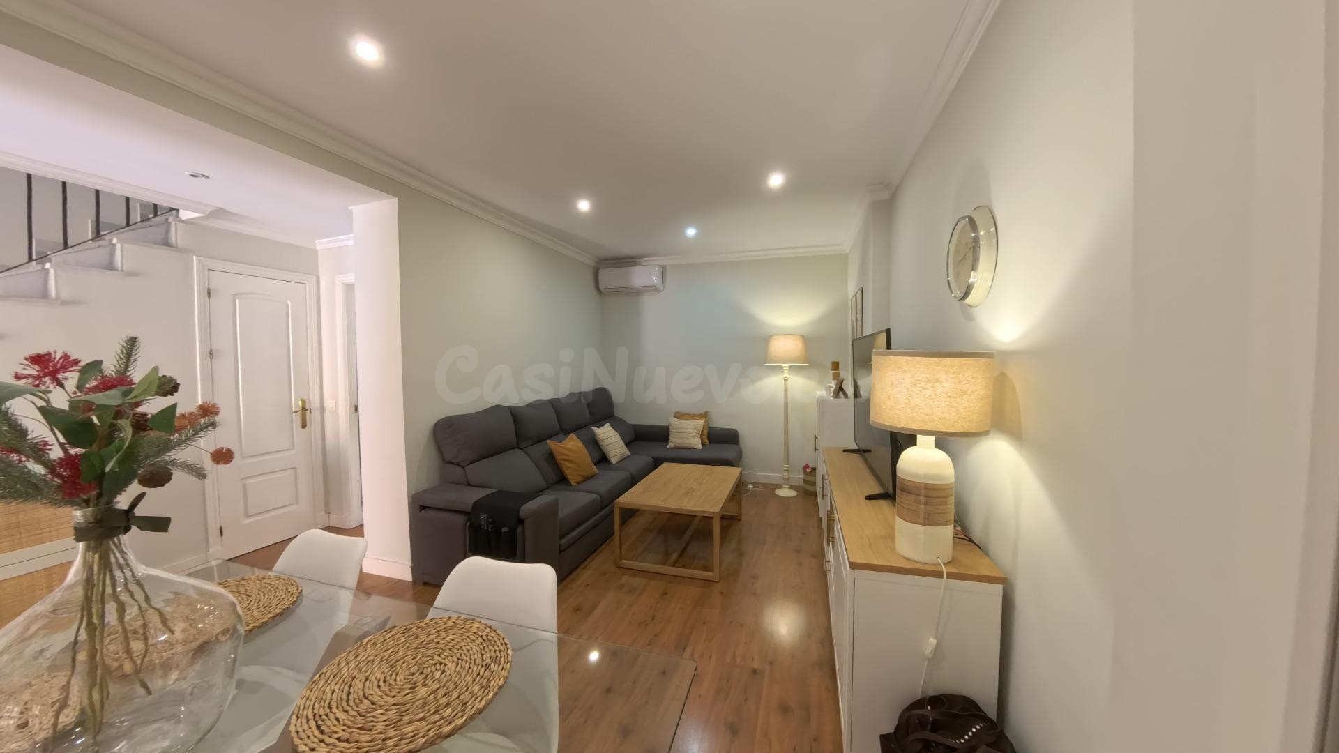 Vivienda unifamiliar de tres plantas moderna y actual