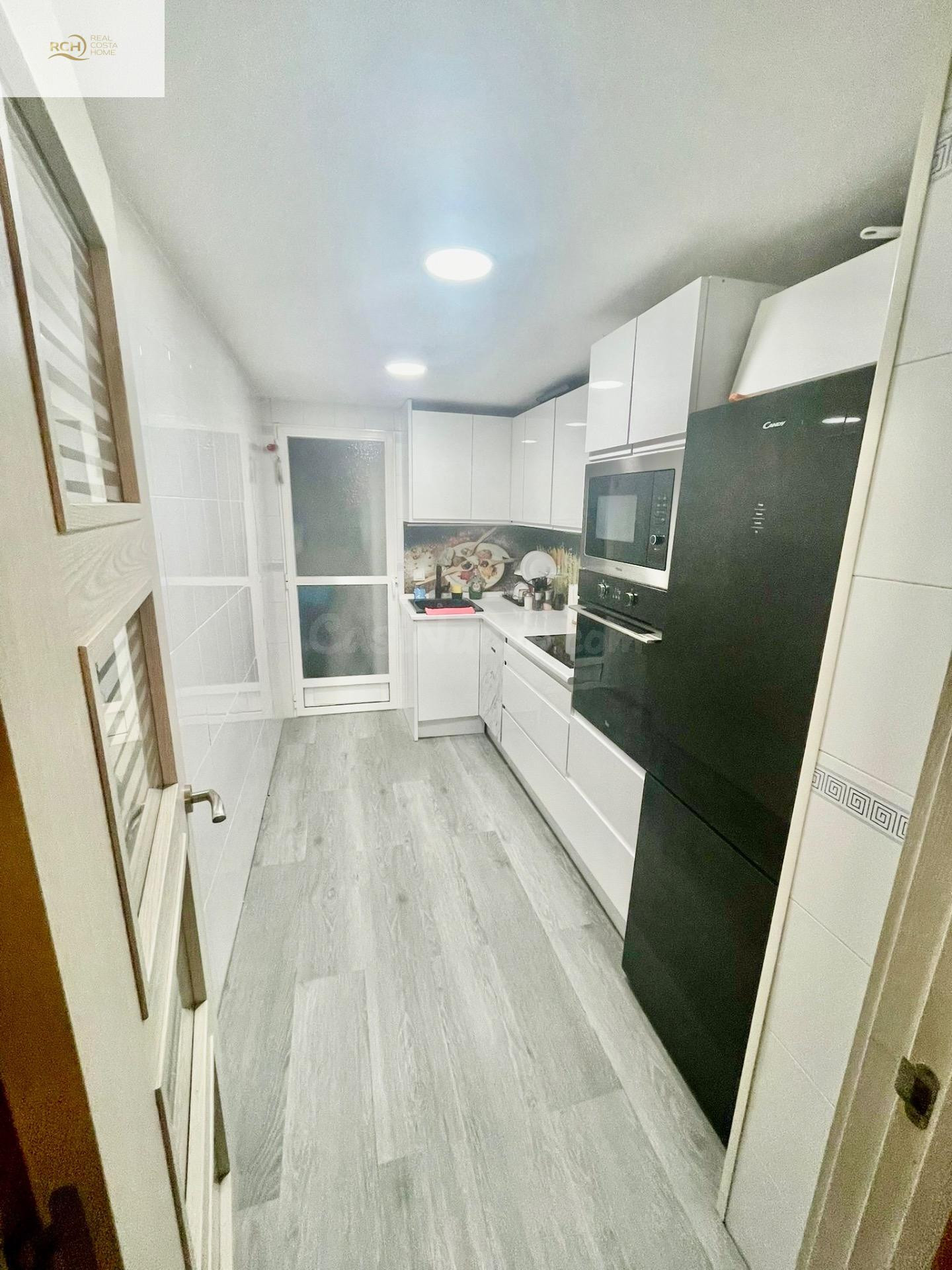 SE VENDE AMPLIO PISO REFORMADO CON 3 habitaciones - foto 3