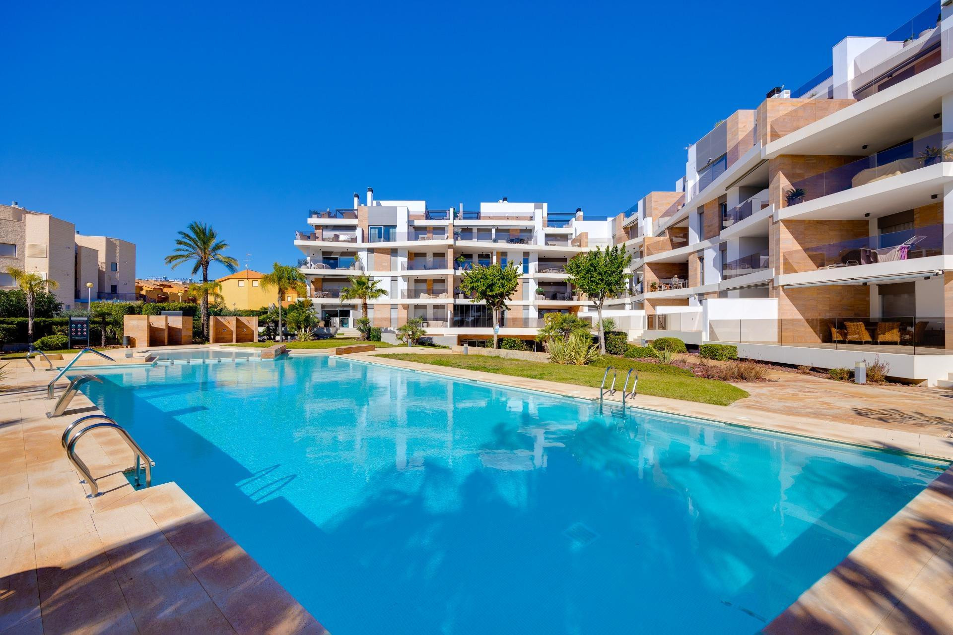 Apartamento en planta baja con preciosa terraza y garaje