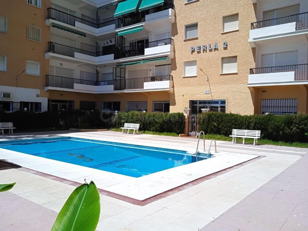 PRIMERA LINEA CON PISCINA. - foto 2