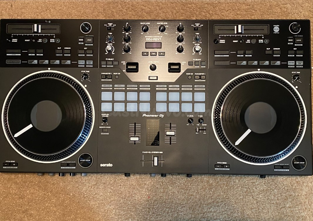 Controlador DJ Pioneer DDJ-REV7