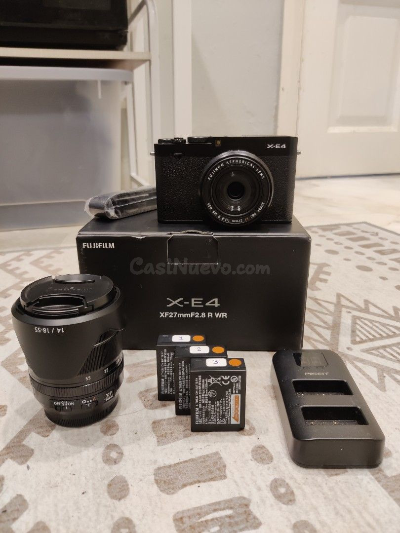 Cámara Fujifilm X-E4 con accesorios