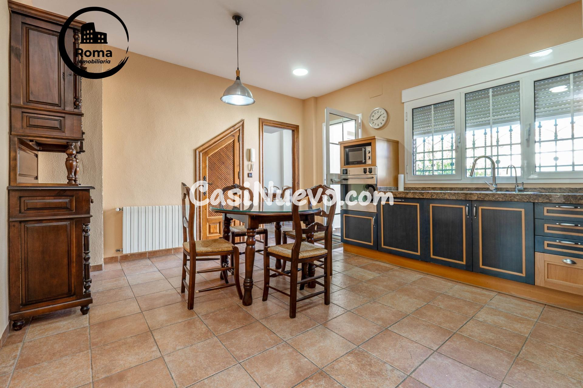 Chalet de 505 m2 construidos con piscina y jardines. 5 dormi - foto 3