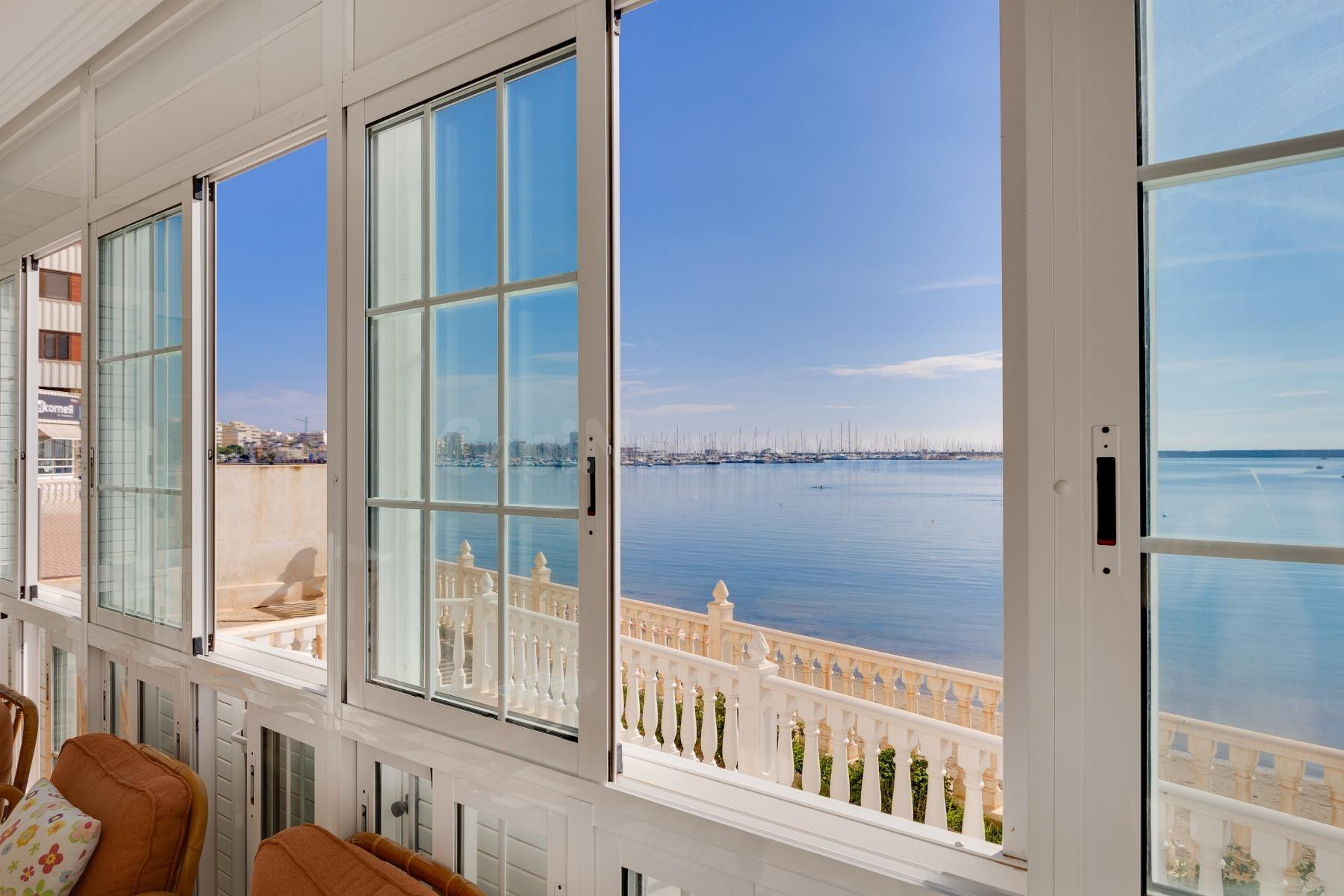 Primera línea con terraza de 38 m2 y vistas panorámicas en T - foto 2