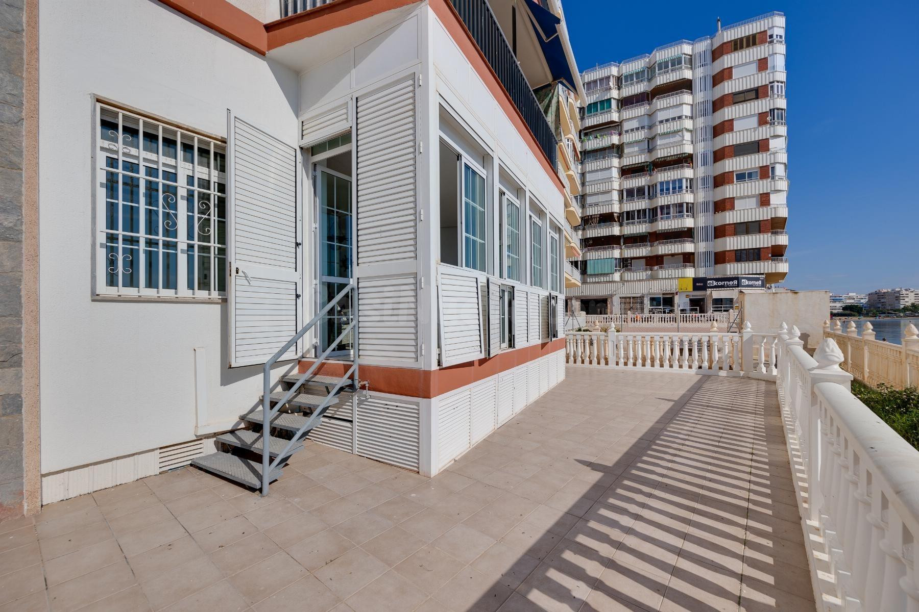 Primera línea con terraza de 38 m2 y vistas panorámicas en T - foto 3