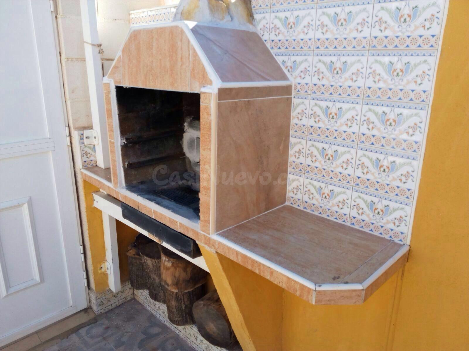 Chalet Adosado de Cuatro Dormitorios con Piscina Privada en Torrevieja. - foto 4