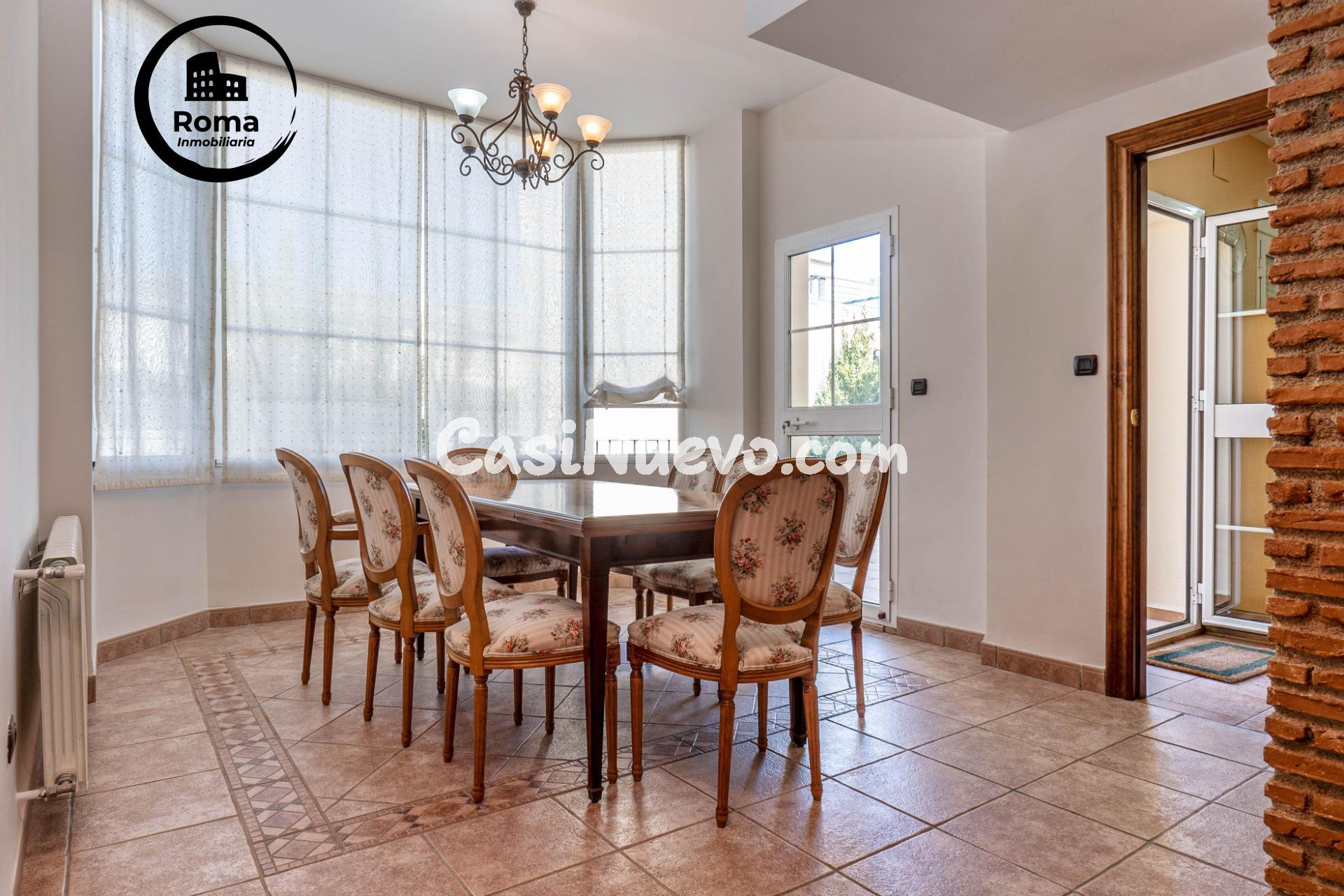 Chalet de 505 m2 construidos con piscina y jardines. 5 dormi - foto 2