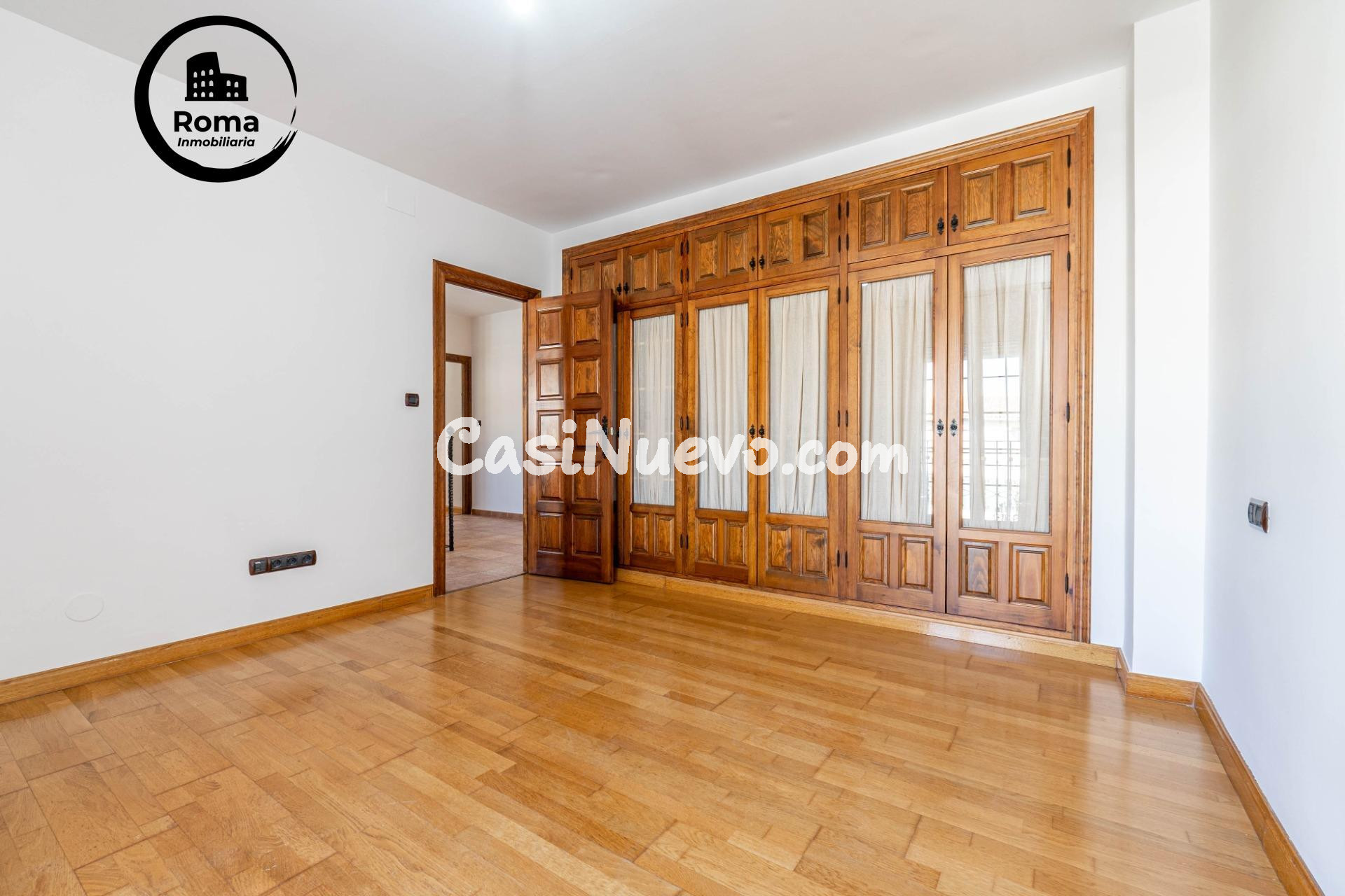 Chalet de 505 m2 construidos con piscina y jardines. 5 dormi - foto 35