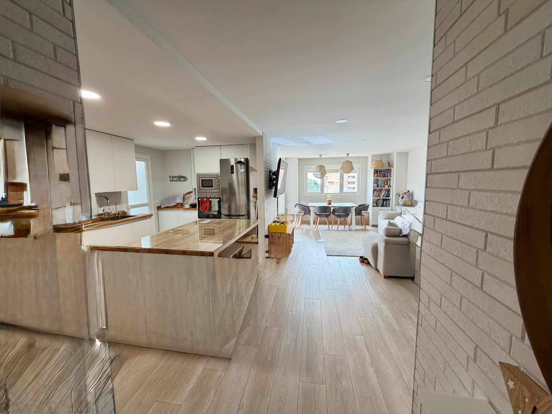 Piso amplio con piscina y terraza en Aguadulce Sur, a pocos 