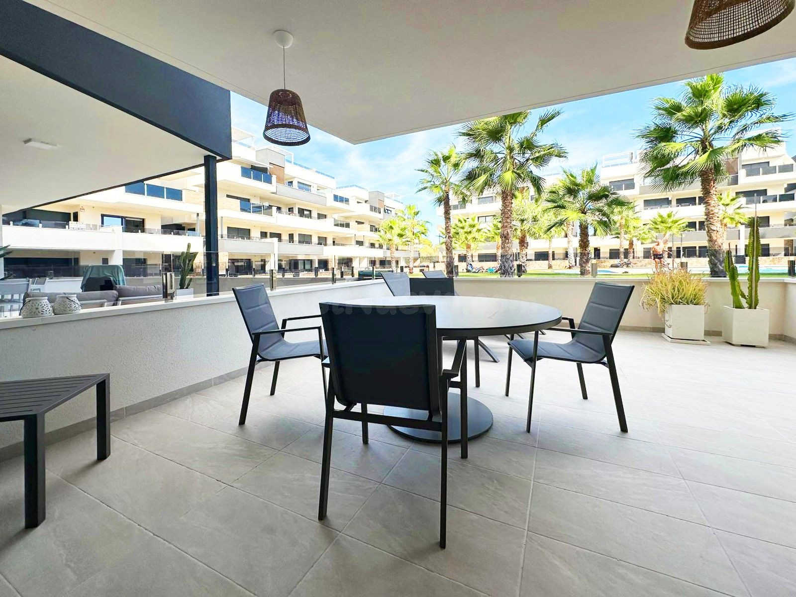 APARTAMENTO DE 2 DORMITORIOS Y 2 BAÑOS EN ZONA LOS ALTOS (OR - foto 2