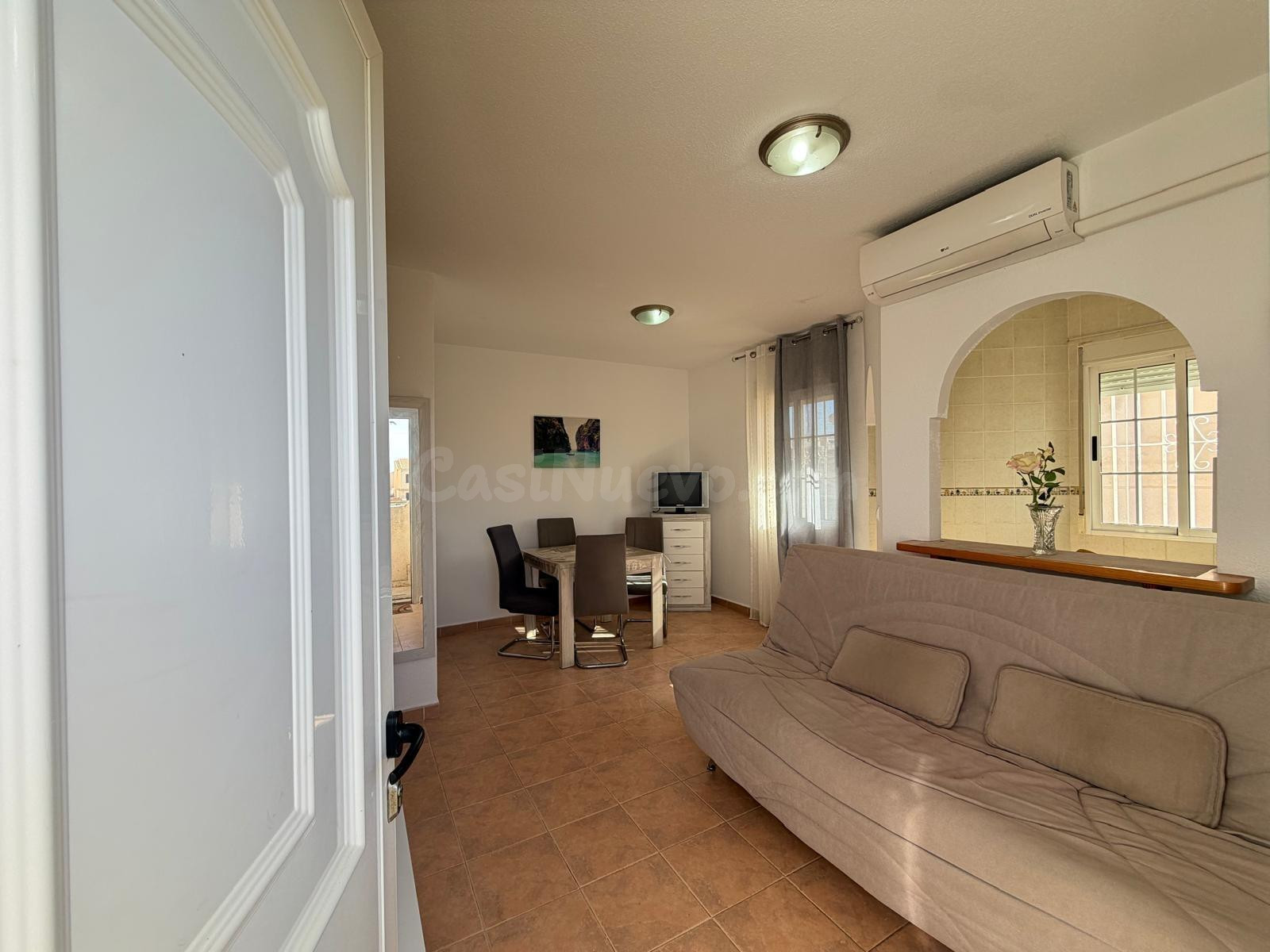 BUNGALOW EN TORREVIEJA EN PLANTA ALTA CON PISCINA COMÚN Y SO - foto 4