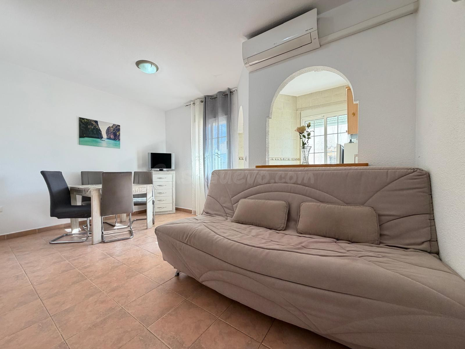BUNGALOW EN TORREVIEJA EN PLANTA ALTA CON PISCINA COMÚN Y SO - foto 5