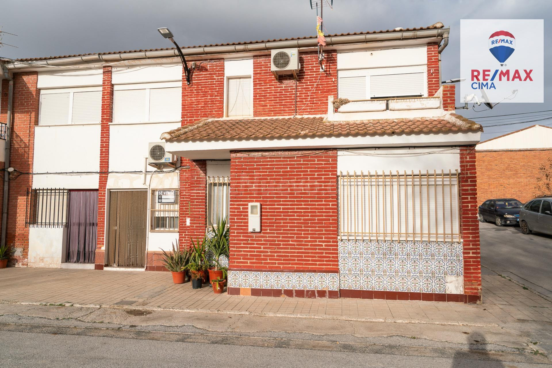 Casa con 5 dormitorios en venta en Zújar – Ideal para vivir  - foto 3
