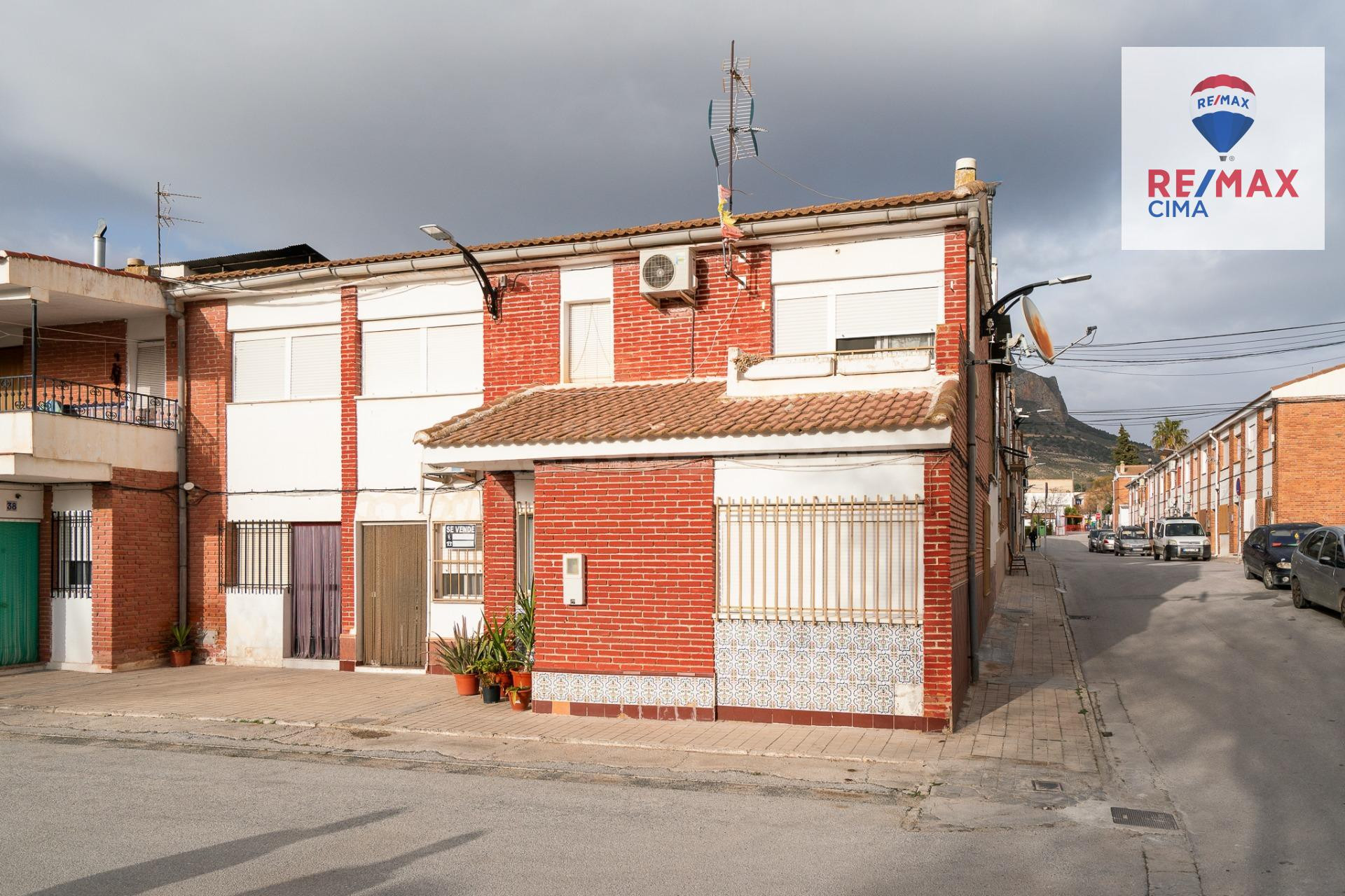 Casa con 5 dormitorios en venta en Zújar – Ideal para vivir  - foto 4