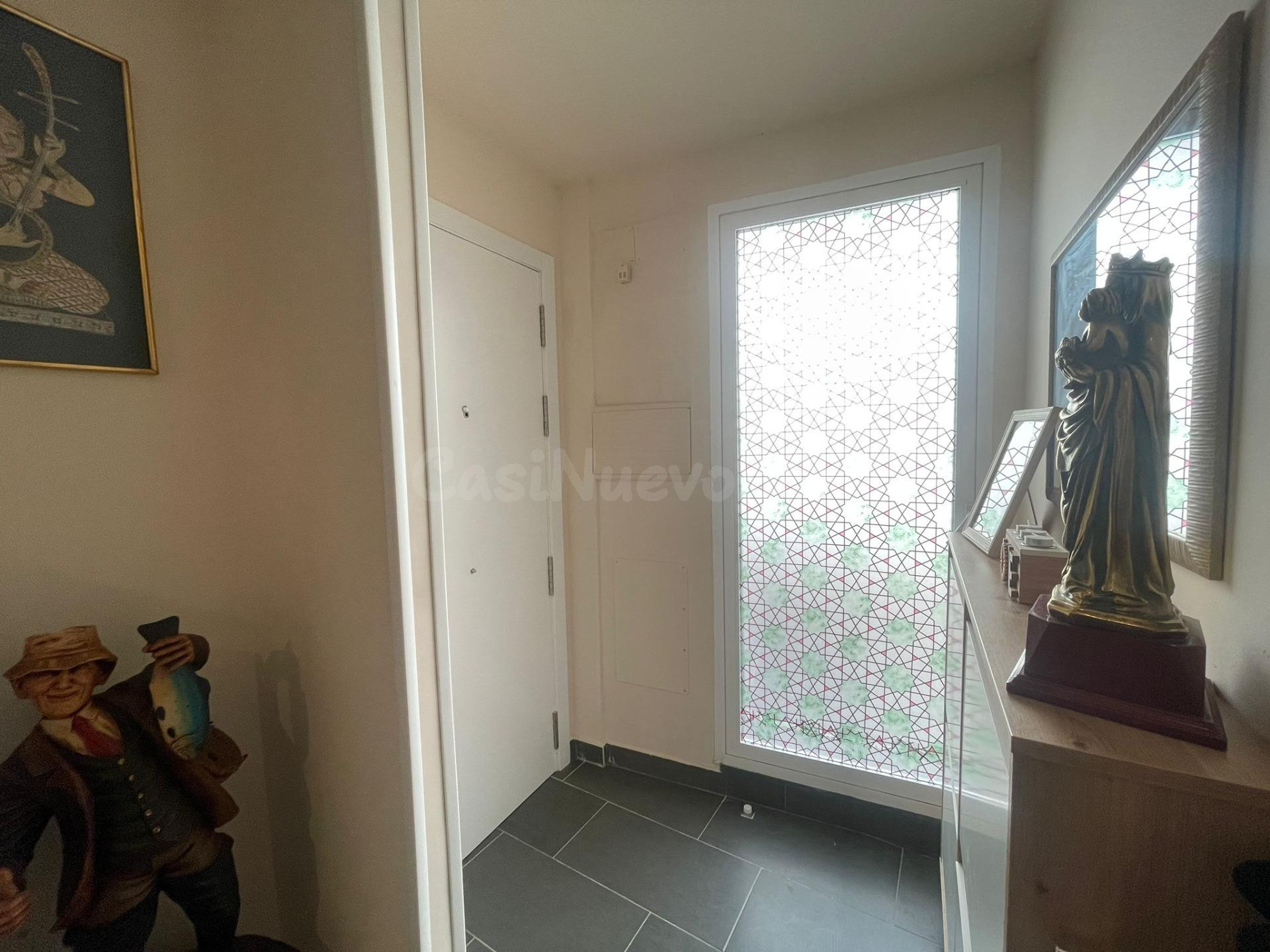 Piso reformado con encanto histórico y ascensor en el centro - foto 2