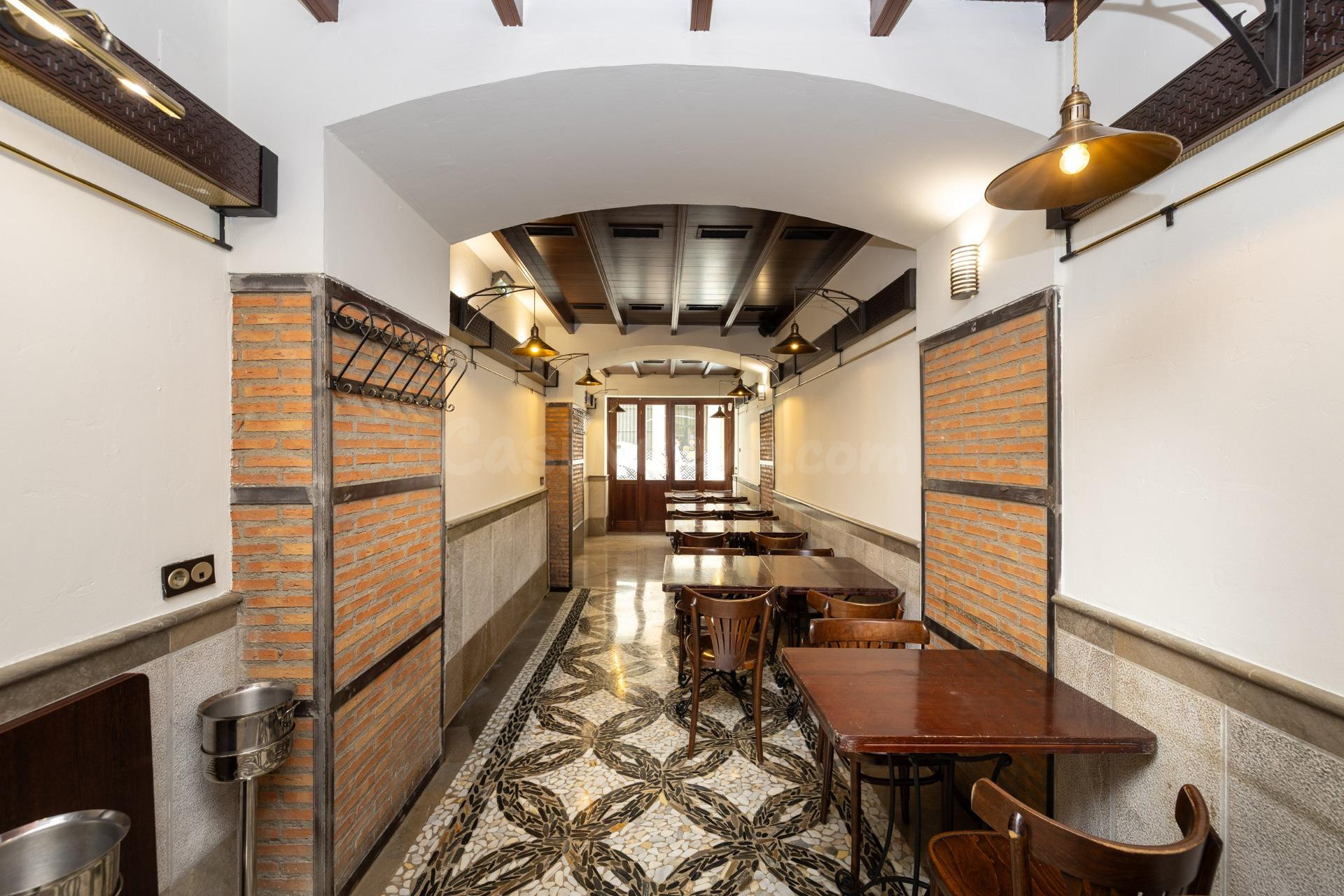 Oportunidad. Local con licencia de Bar-Restaurante en zona d - foto 2