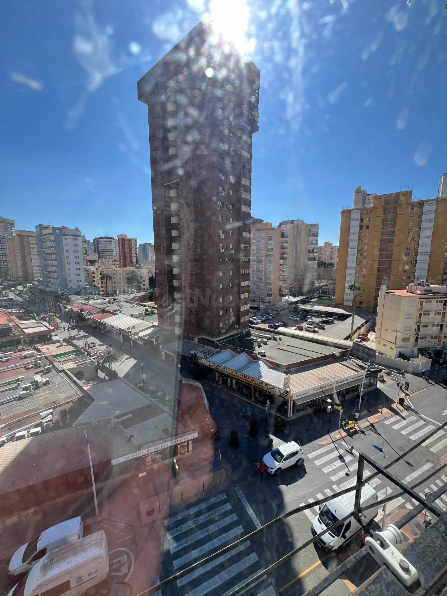 Piso céntrico de 3 dormitorios en Benidorm - foto 4