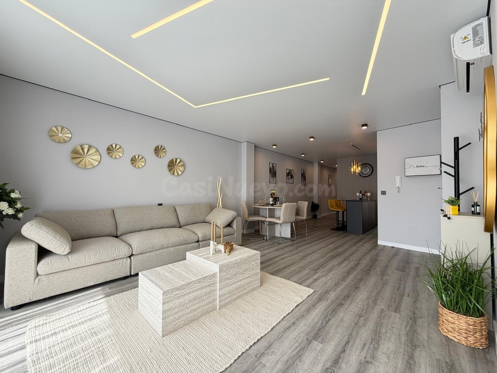 APARTAMENTO TOTALMENTE REFORMADO CON VISTAS AL MAR Y A 200 M