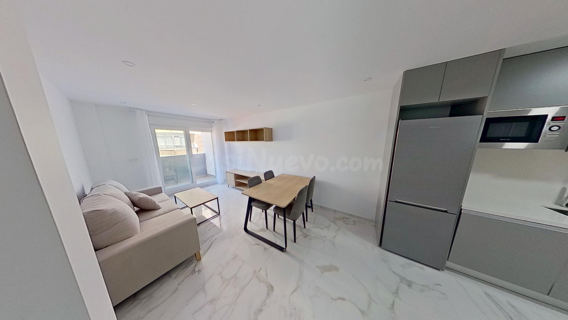 Descubre este impecable apartamento en el centro de Torrevie - foto 3