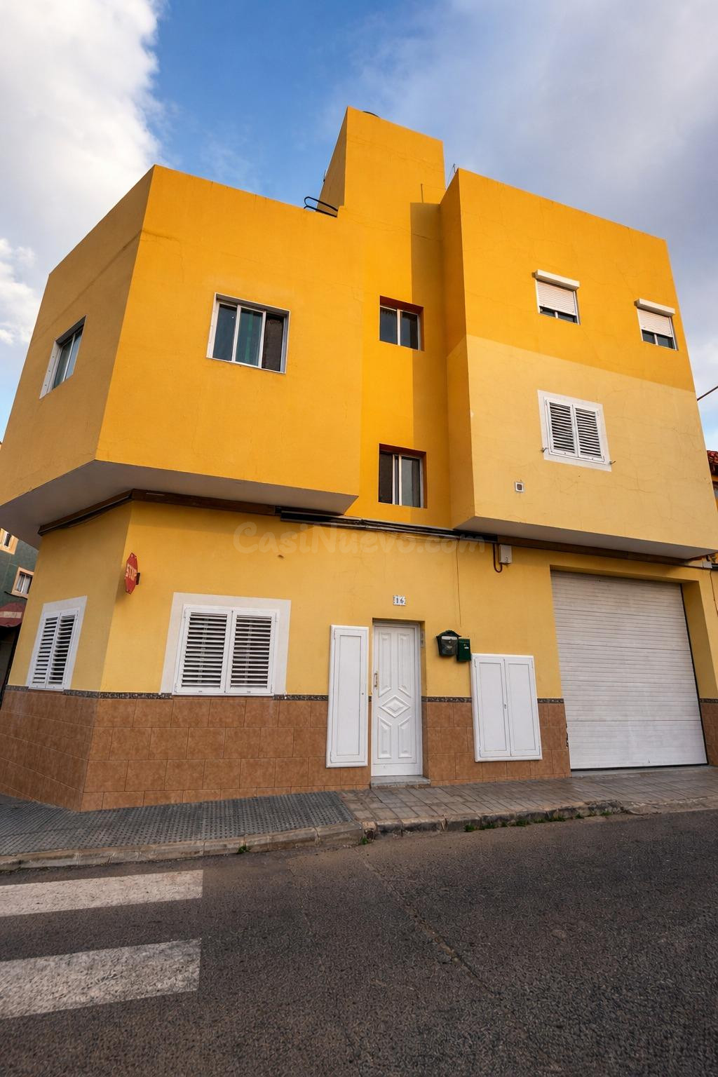 Amplio piso de 3 dormitorios con vestidor, patio