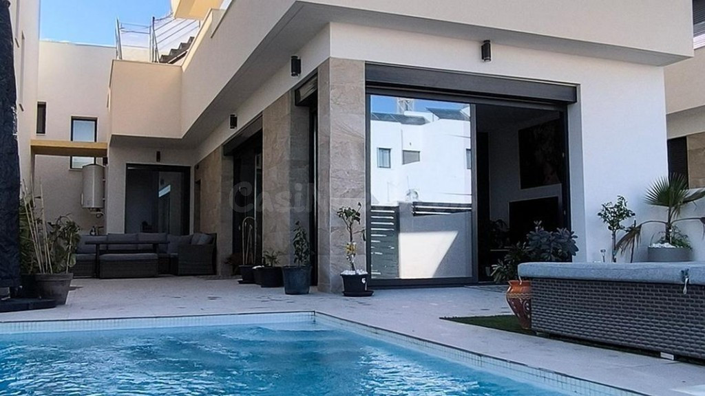 Venta de villa en Los montesinos, de 108m2 con 3 dormitorios - foto 2