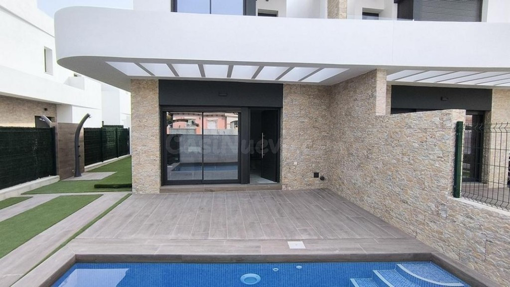 Venta de villa en Los montesinos, de 99m2 con 2 dormitorios  - foto 3