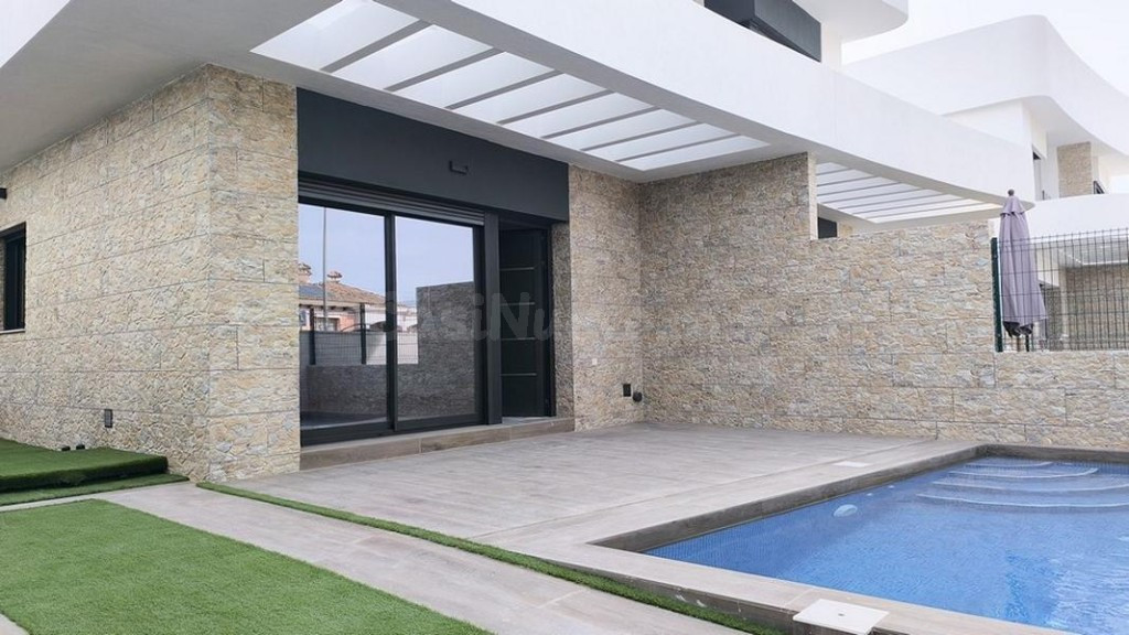 Venta de villa en Los montesinos, de 99m2 con 2 dormitorios  - foto 4