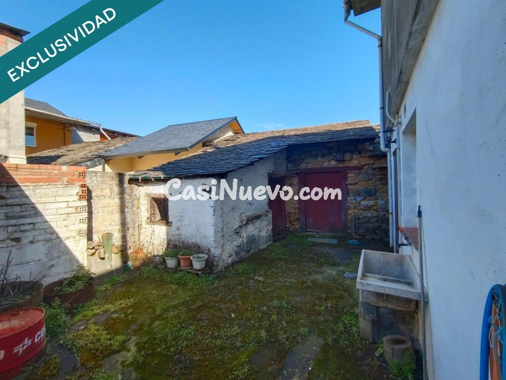 Casa, bodega y patio en Villamartín de la Abadía - foto 4