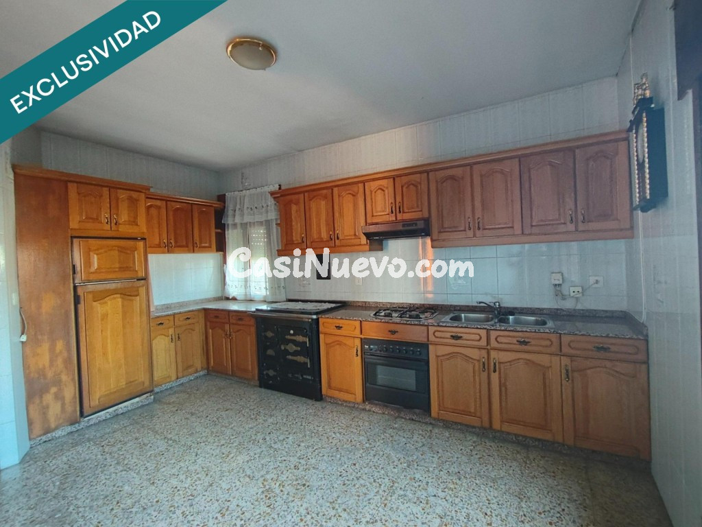 Casa, bodega y patio en Villamartín de la Abadía - foto 6