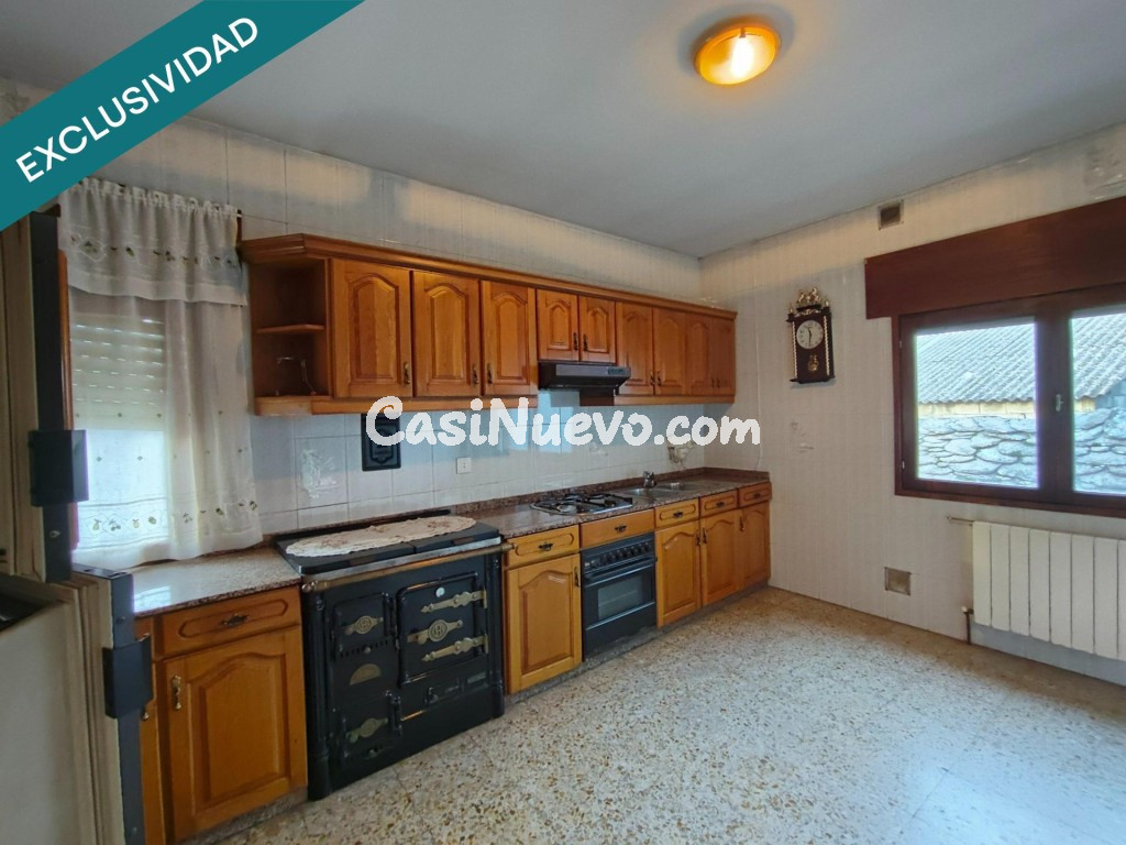 Casa, bodega y patio en Villamartín de la Abadía - foto 7