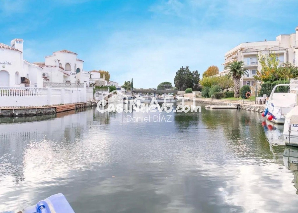 Piso en el canal de Empuriabrava. - foto 3