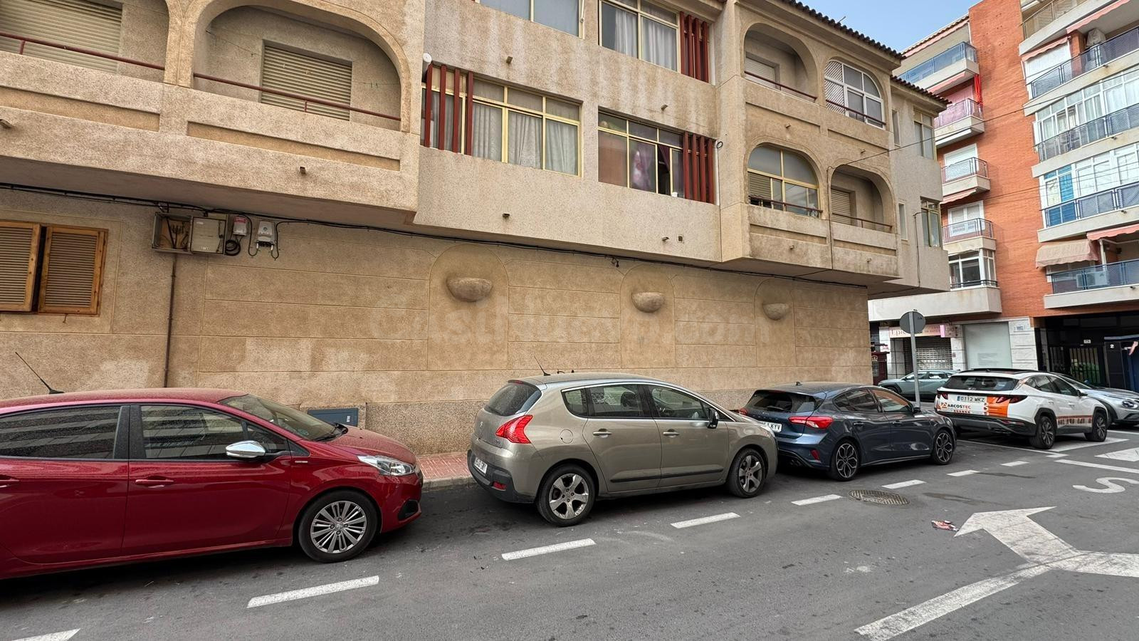 Local comercial con posibilidad de cambio de uso a vivienda  - foto 3