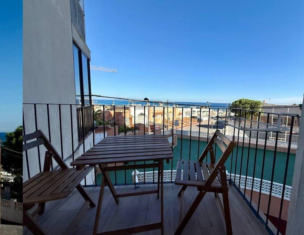 Estudio reformado con vistas al mar a solo 400 metros de la 