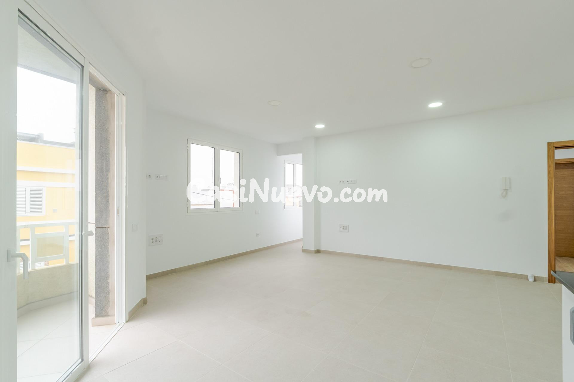 Vivienda reformada a estrenar con azotea privada en Carreter - foto 3