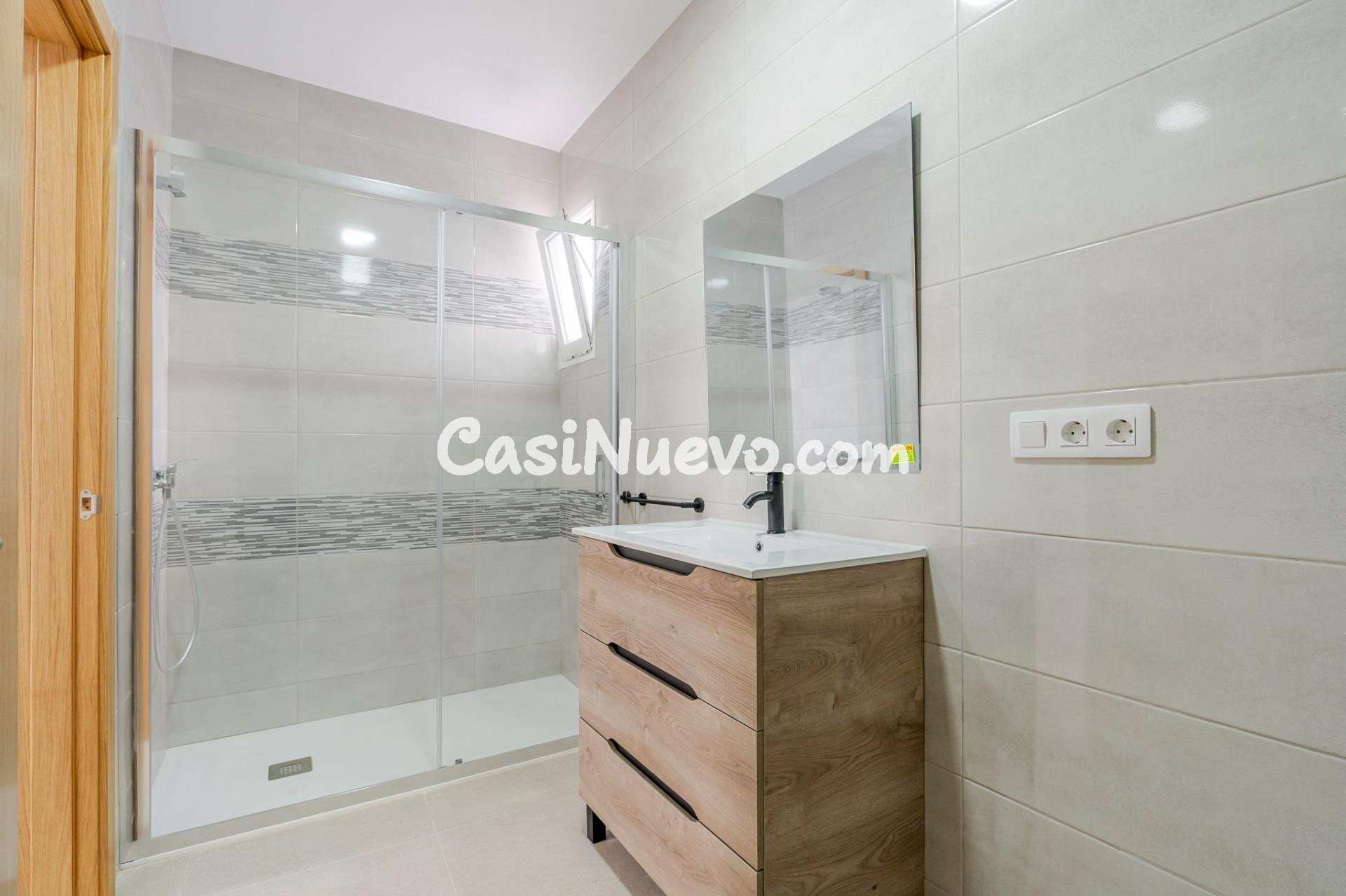 Vivienda reformada a estrenar con azotea privada en Carreter - foto 13