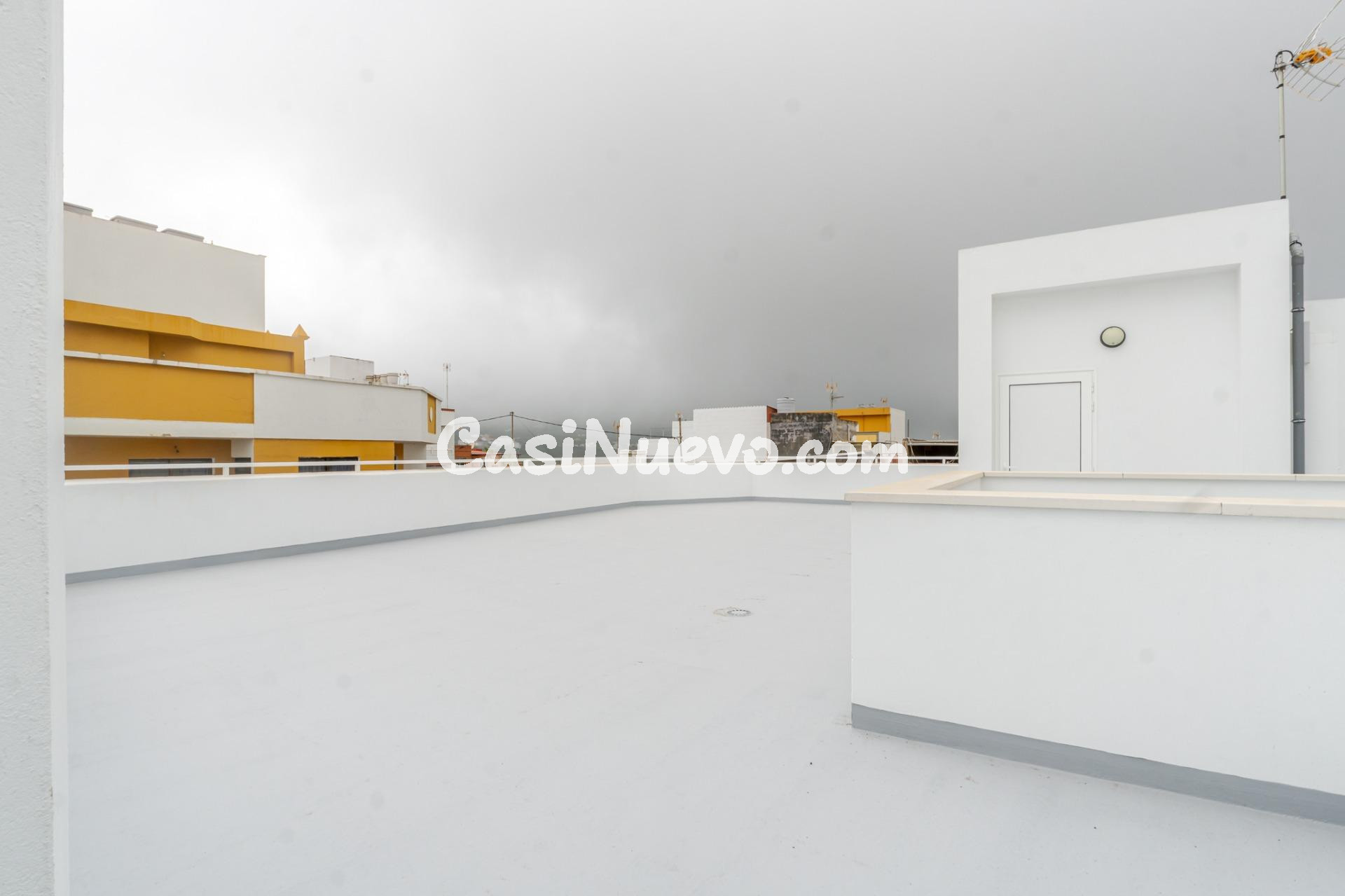 Vivienda reformada a estrenar con azotea privada en Carreter - foto 32