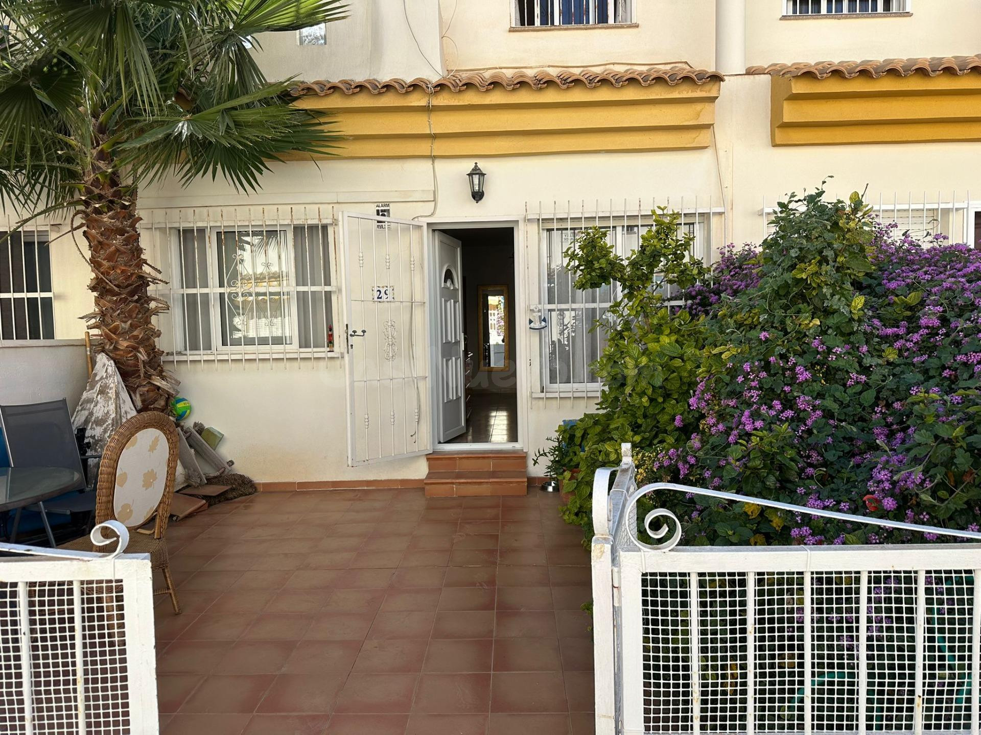 Acogedor dúplex de 3 dormitorios en Aguamarina - Orihuela Co - foto 2