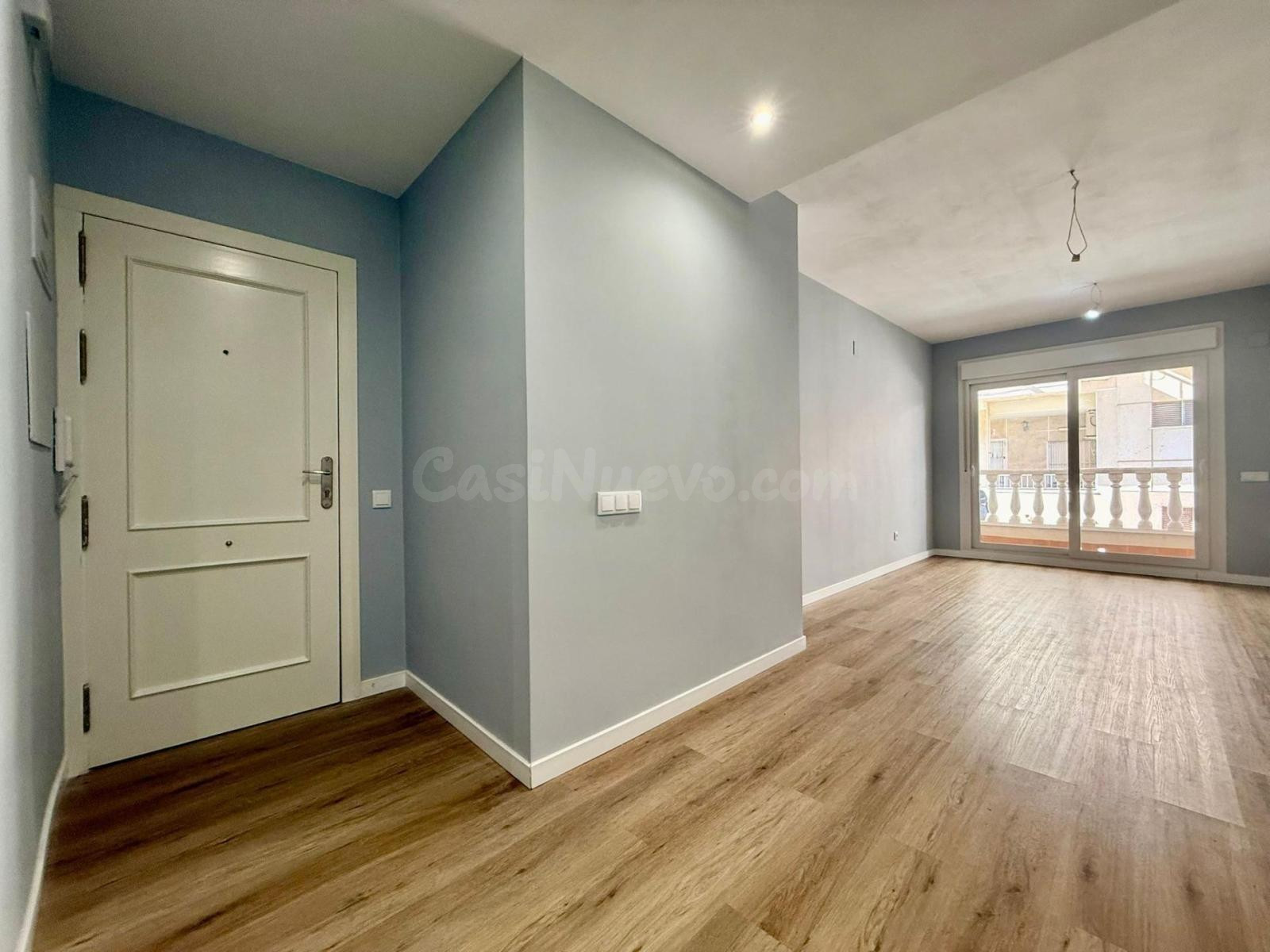 Apartamento de 2 dormitorios totalmente reformado cerca de l - foto 2
