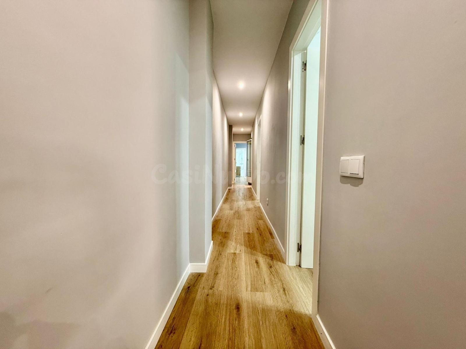 Apartamento de 2 dormitorios totalmente reformado cerca de l - foto 4