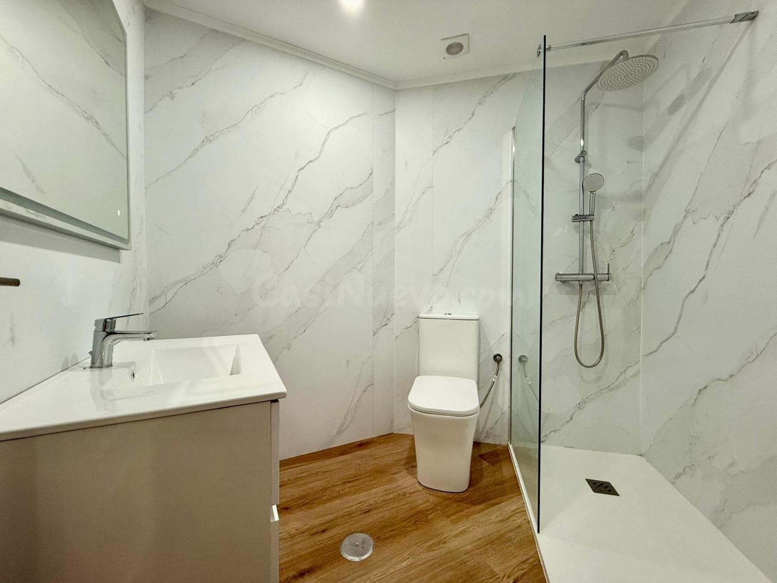 Apartamento de 2 dormitorios totalmente reformado cerca de l - foto 5