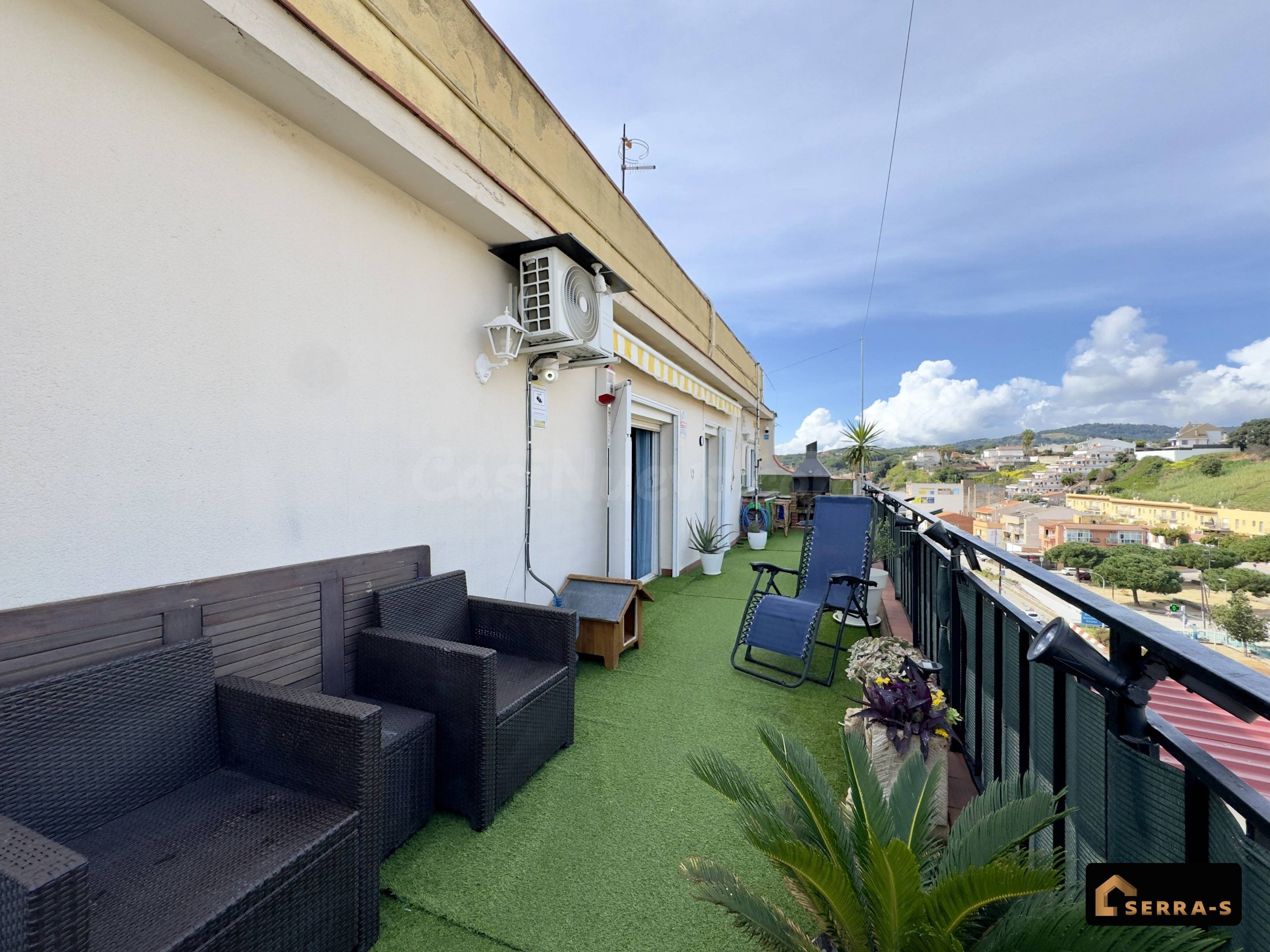 SOBRE ÁTICO CON GRAN TERRAZA EN PINEDA DE MAR