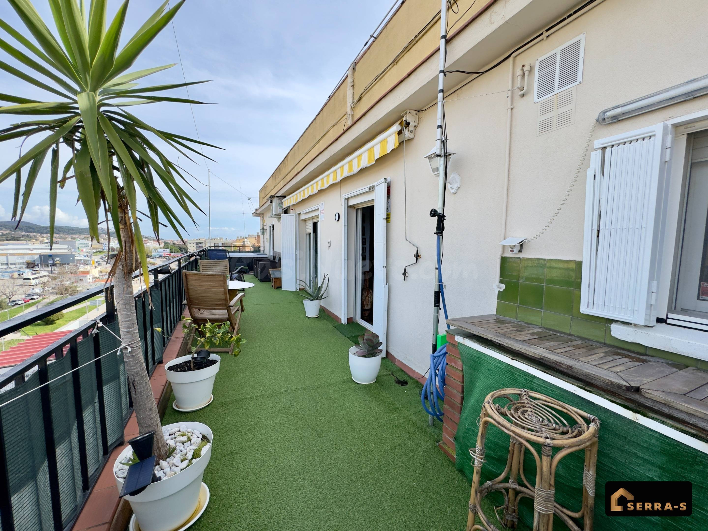 SOBRE ÁTICO CON GRAN TERRAZA EN PINEDA DE MAR - foto 3