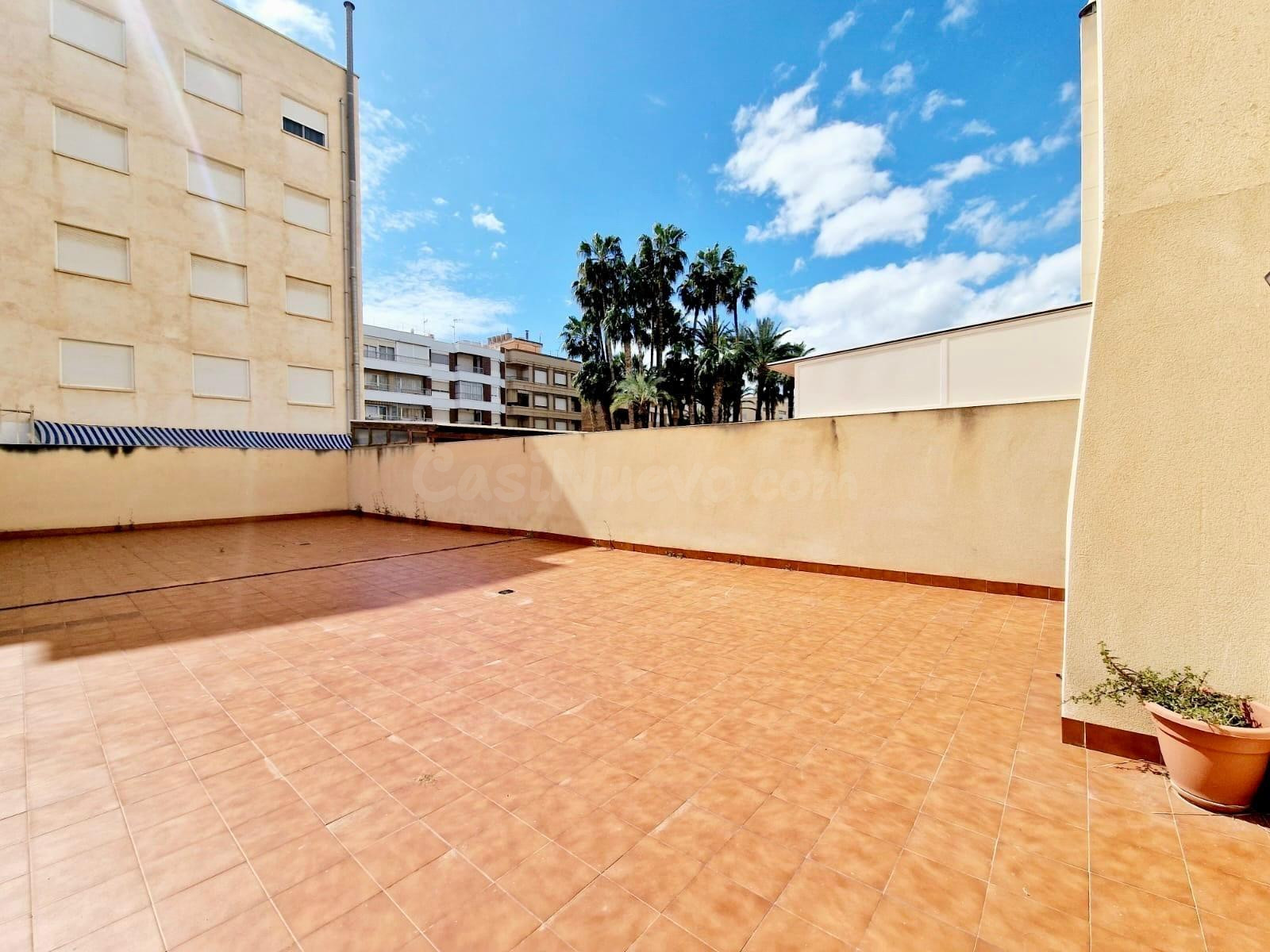 Piso de 3 dormitorios con terraza de 120m2 a 3 minutos a pie